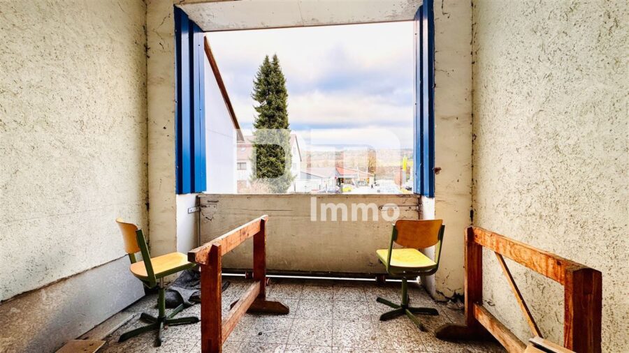 Modernisierter Gewerbekomplex (2 Gebäudeteile) mit langfristigem Mieter + freie Flächen im OG - Gebäude 3 OG Balkon